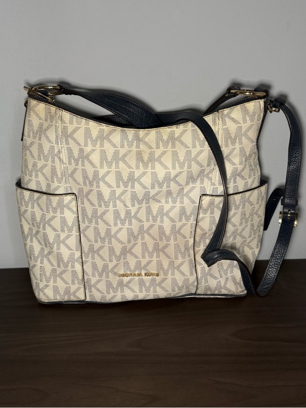 Michael Kors Anita Large Convertible Shoulder Bag | navy / white